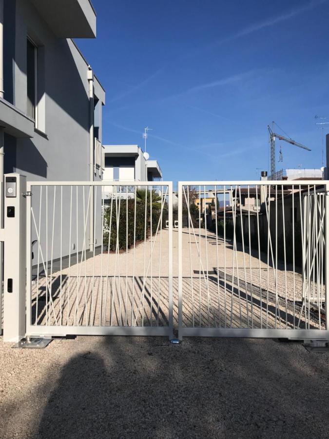 Villa Karolina Desenzano del Garda Buitenkant foto